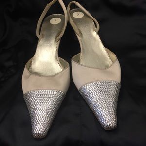 Anne Klein Cream Satin Rhinestone 1.5”Heels Size 7